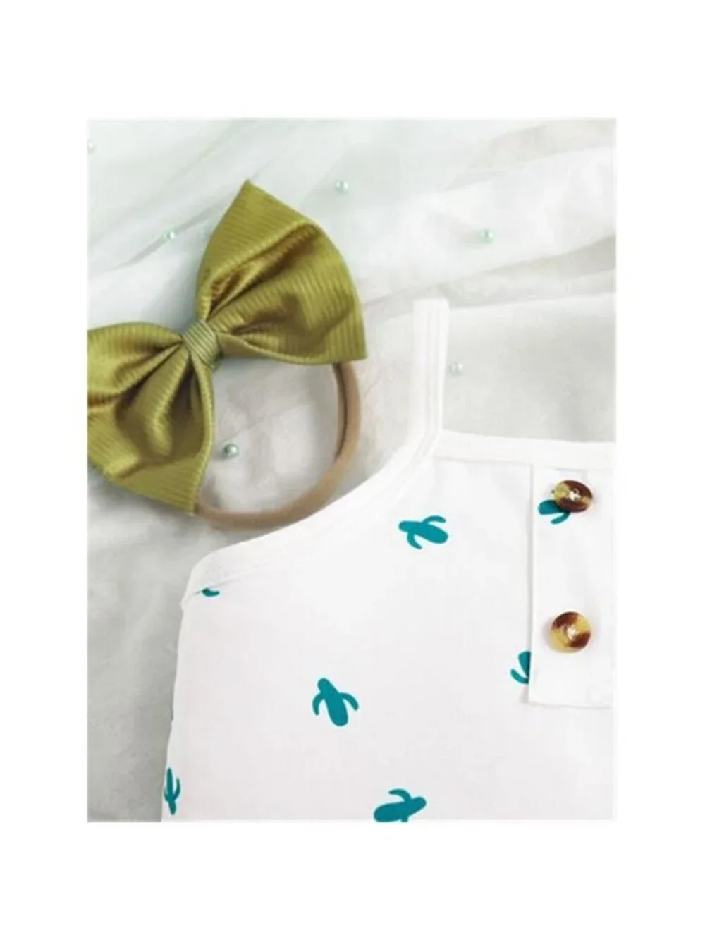 A Classy Chic Boutique *features buttoned